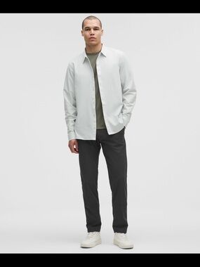 Lululemon size 31 men’s Commission Pant Classic obsidian color
32"L